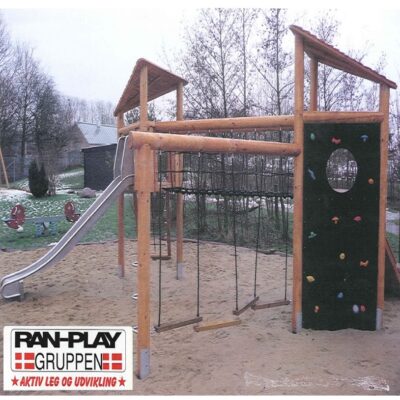 2 trekantet tårne med junglebro og klatrevæg