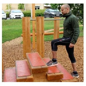 Fitness trappe til udendørs træning af forskellige muskelgrupper og andre sjove ting.